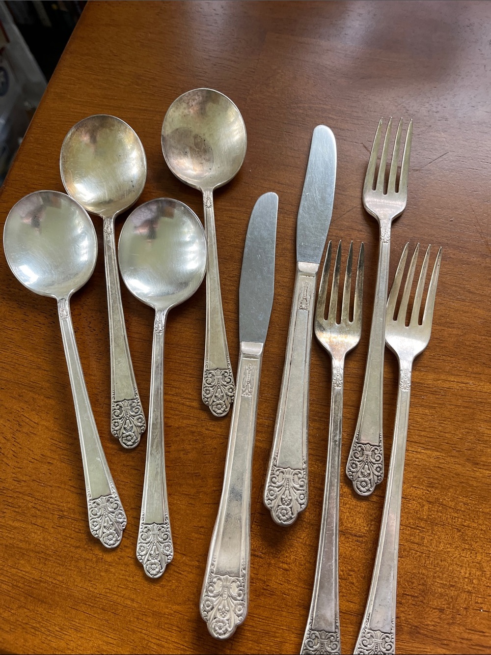 Ornate Silver-Tone Flatware Set - Decorative Pattern Spoons, Forks & Knives